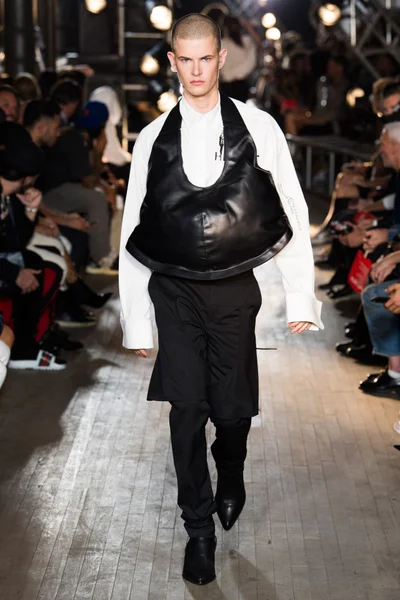 Look 17